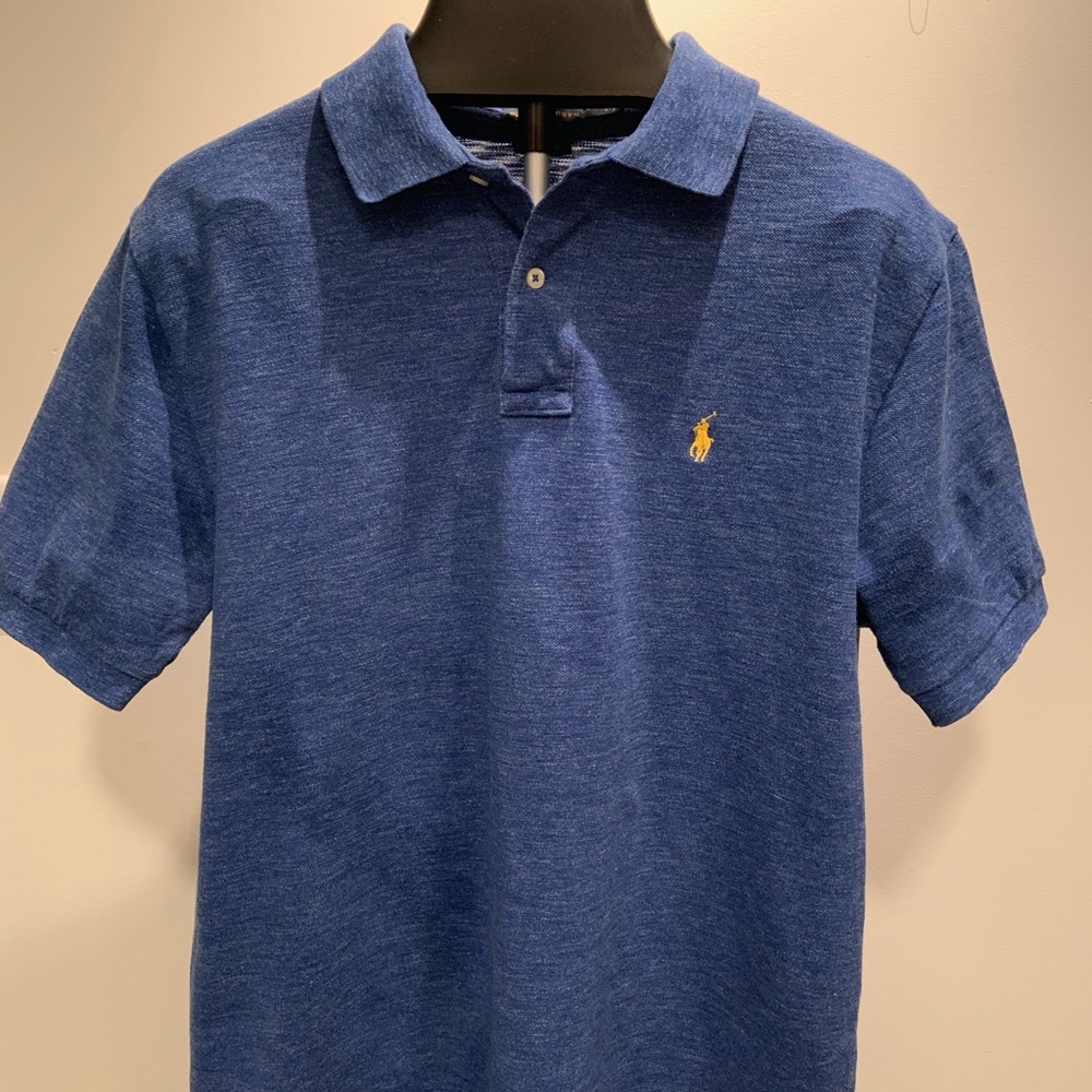 Men’s polo shirt in PERFECT condition.